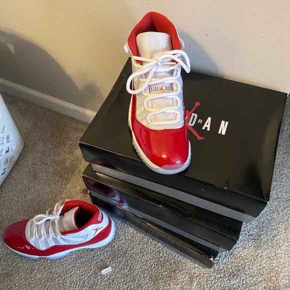CHERRY RED 11s